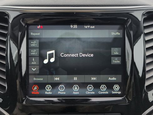 Used 2021 Jeep Cherokee Limited image 36