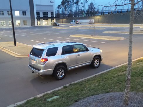 Used 2012 Toyota 4Runner SR5 w/ Convenience Pkg image 8