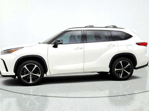 Used 2021 Toyota Highlander XSE FWD image 8