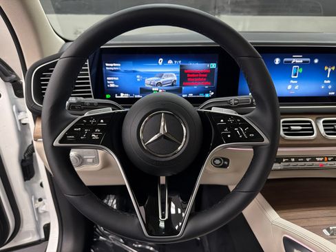 Used 2026 Mercedes-Benz GLS 450 4MATIC image 28