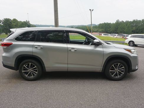 Used 2018 Toyota Highlander XLE FWD image 21