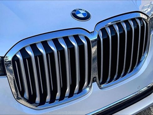 Used 2021 BMW X7 xDrive40i w/ Parking Assistance Package image 28