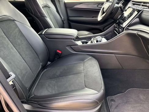 New 2025 Jeep Grand Cherokee Altitude RWD image 27