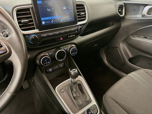 Used 2025 Hyundai Venue SEL FWD image 25