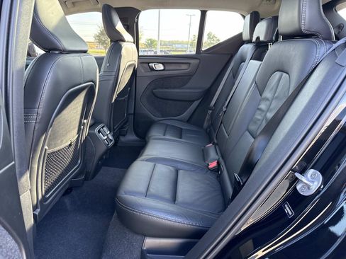 Used 2024 Volvo XC40 B5 Plus image 23