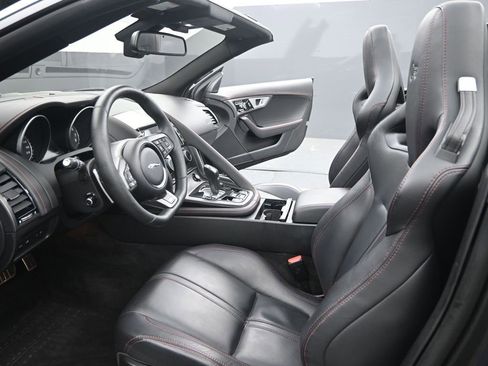 Used 2017 Jaguar F-TYPE R image 17