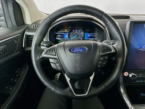 Used 2024 Ford Edge Titanium image 11