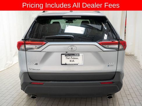 Used 2025 Toyota RAV4 XLE AWD/4WD image 4