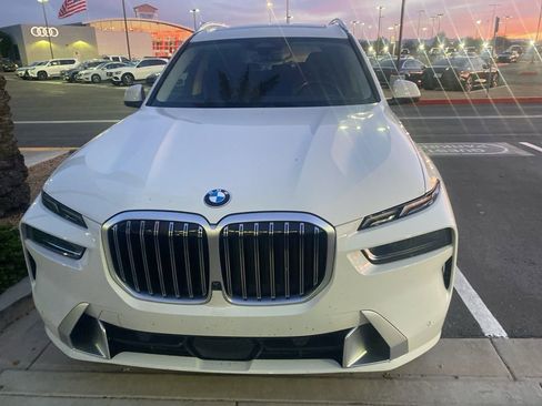 Used 2024 BMW X7 xDrive40i w/ Premium Package AWD/4WD image 3