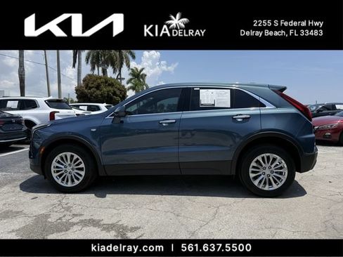 Used 2024 Cadillac XT4 Luxury w/ Cold Weather Package FWD image 5