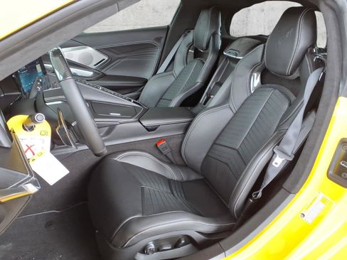 Used 2025 Chevrolet Corvette Z06 image 4