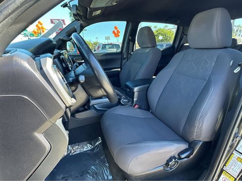 Used 2017 Toyota Tacoma TRD Sport w/ Tow Package image 8