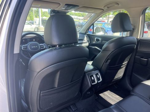 Used 2024 Kia Sorento S FWD image 16