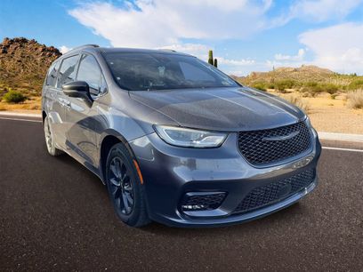 Used 2021 Chrysler Pacifica Touring-L w/ Uconnect Theater Family Group