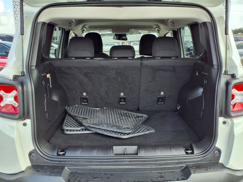 Used 2022 Jeep Renegade Latitude AWD/4WD image 19