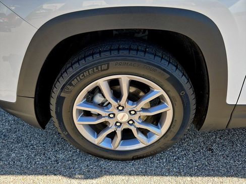 Used 2023 GMC Terrain SLT image 36