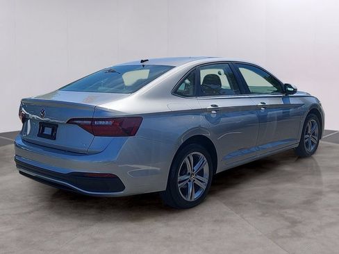 Used 2022 Volkswagen Jetta SE FWD image 3