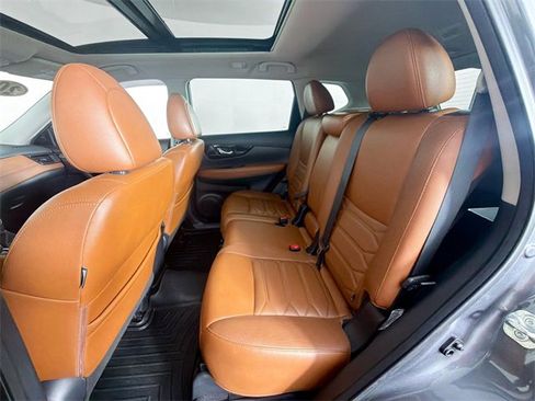 Used 2020 Nissan Rogue SV image 22