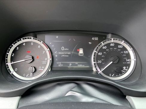 Used 2025 Toyota Highlander LE AWD/4WD image 24