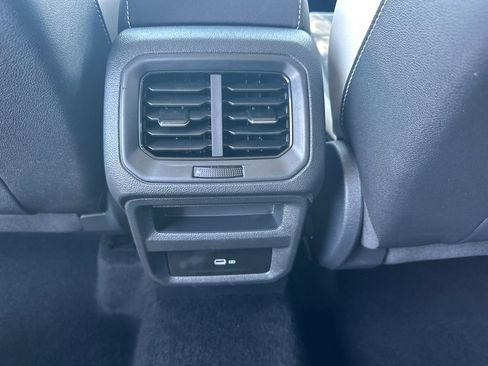 Used 2025 Volkswagen Taos SE AWD/4WD image 21