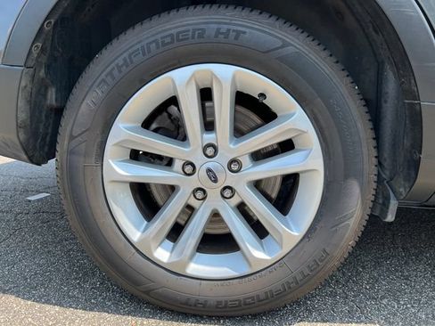 Used 2017 Ford Explorer XLT FWD image 20