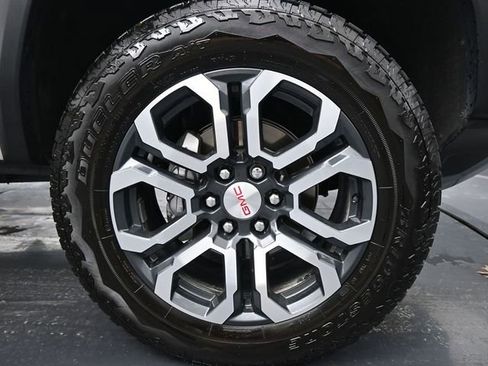 Used 2024 GMC Canyon AT4 w/ Technology Package image 29