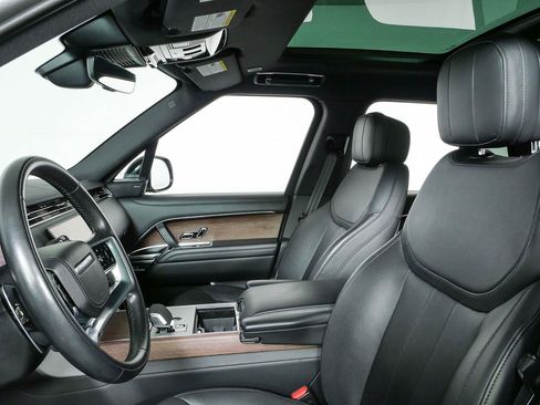 Used 2024 Land Rover Range Rover SE AWD/4WD image 2