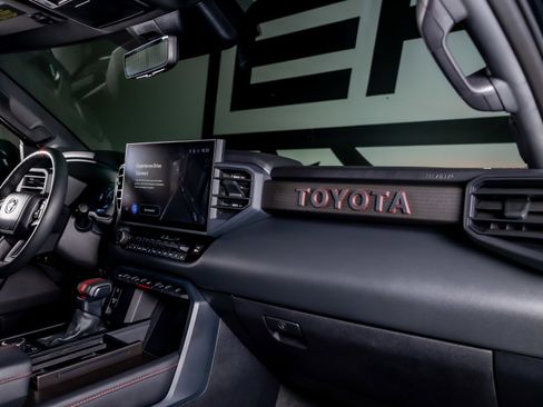 Used 2025 Toyota Sequoia TRD Pro AWD/4WD image 32