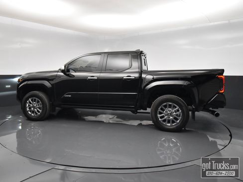 Used 2024 Toyota Tacoma Limited w/ Limited Package (LT) AWD/4WD image 3