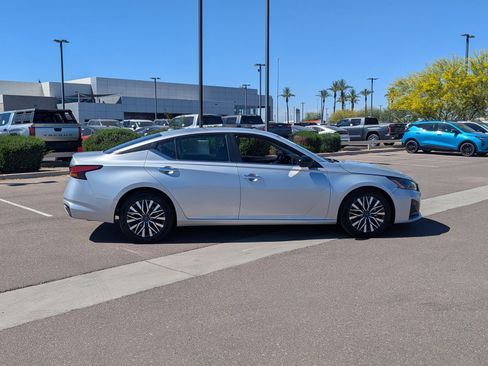 Used 2024 Nissan Altima 2.5 SV image 6