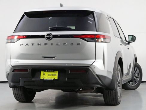 Used 2024 Nissan Pathfinder S image 4