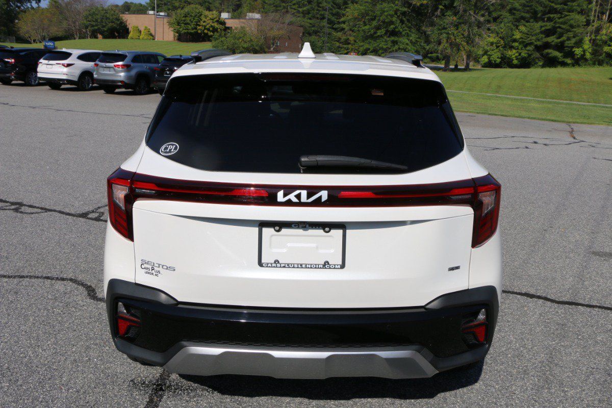 Used 2025 Kia Seltos EX AWD/4WD image 4