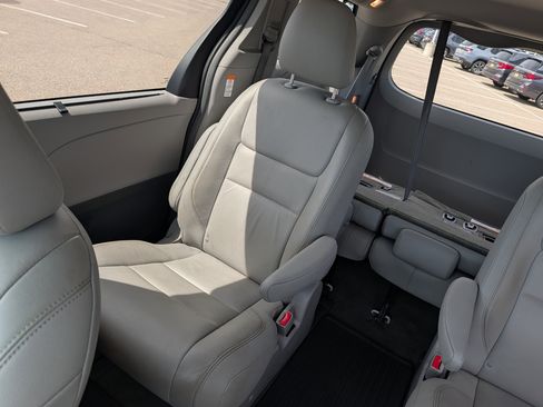 Used 2017 Toyota Sienna XLE AWD/4WD image 12