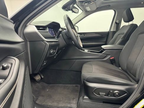 Used 2023 Jeep Grand Cherokee L Laredo w/ Luxury Tech Group I image 16