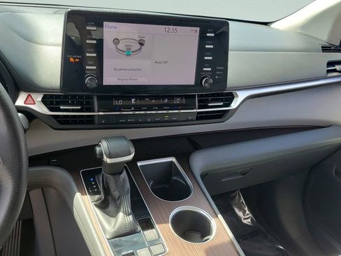 Used 2021 Toyota Sienna XLE image 30