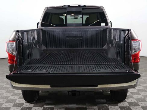 Used 2017 Nissan Titan SV image 16