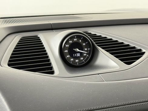 Certified 2025 Porsche Macan Turbo Electric AWD/4WD image 21