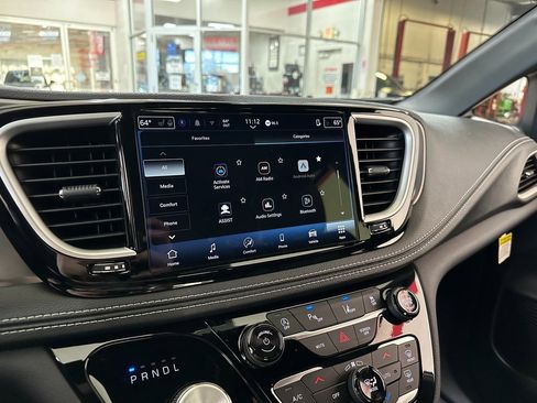 New 2026 Chrysler Pacifica Select image 24