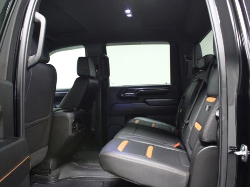 Used 2024 GMC Sierra 2500 AT4 image 13