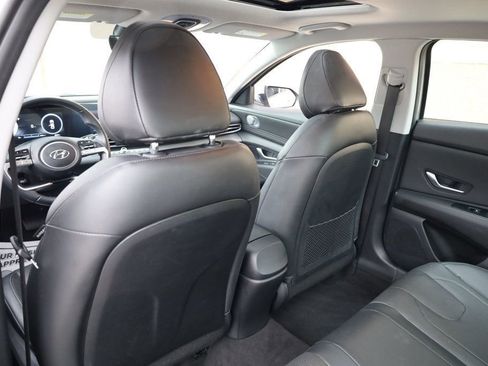 Used 2023 Hyundai Elantra Limited image 19