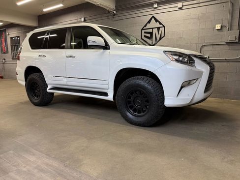 Used 2016 Lexus GX 460 image 4