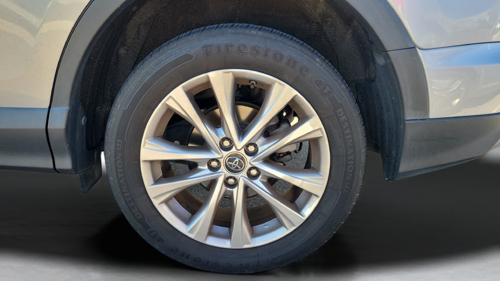 Used 2018 Toyota RAV4 Limited FWD image 10