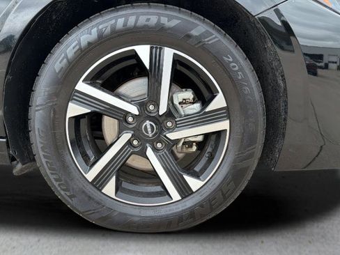 Certified 2025 Nissan Sentra SV FWD image 25