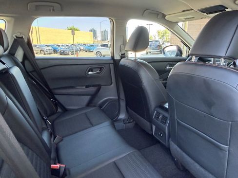 Used 2025 Nissan Rogue SV AWD/4WD image 38