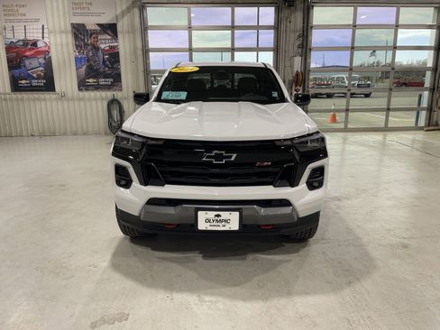 Used 2024 Chevrolet Colorado Z71 w/ Z71 Convenience Package 2 image 3