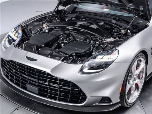 Used 2025 Aston Martin Vanquish RWD image 41