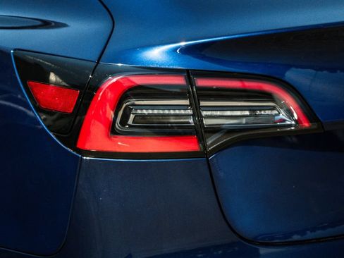 Used 2020 Tesla Model 3 Standard Range Plus RWD image 8