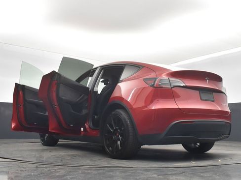 Used 2021 Tesla Model Y Long Range image 34