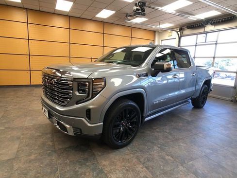 Used 2024 GMC Sierra 1500 Denali w/ Denali Reserve Package AWD/4WD image 3