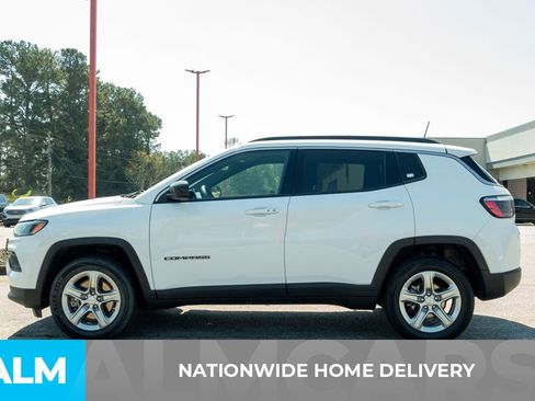 Used 2024 Jeep Compass Latitude image 4